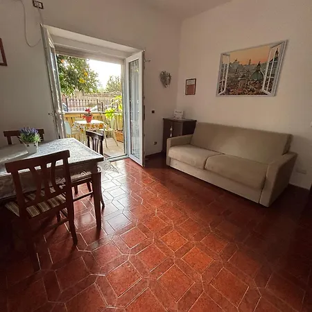 Biddy's House Apartment