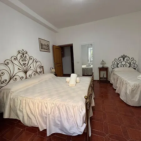 Apartment Biddy's House *